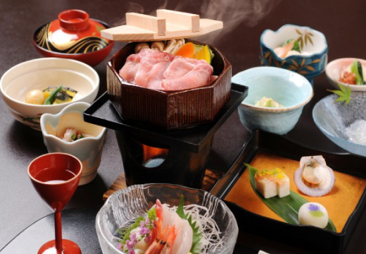 海、山の幸を贅沢に膳を彩る心づくし