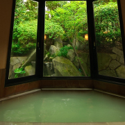 貸し切り露天風呂でプライベート時間を満喫