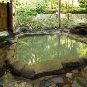 貸し切り露天風呂でプライベート時間を満喫